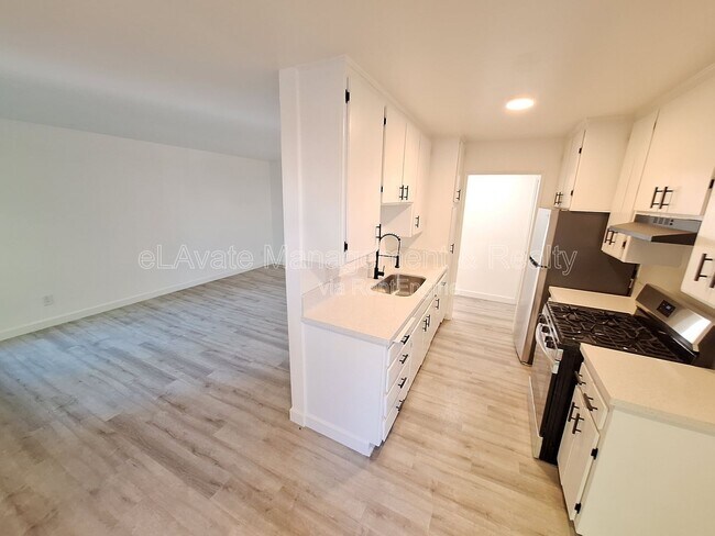 Building Photo - 11744 Runnymede St