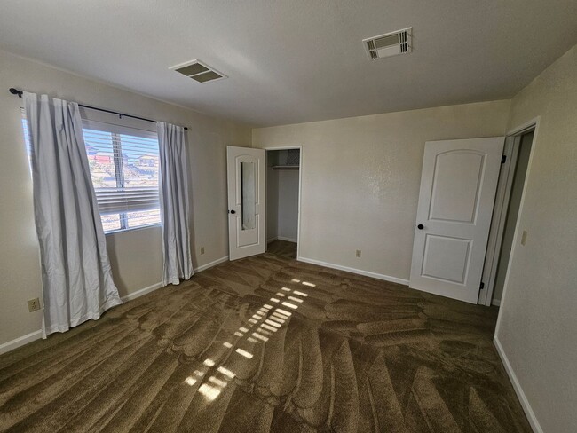 Building Photo - 3 Bedroom Home Located in Mohave Highlands