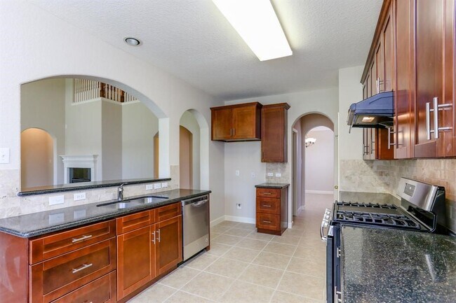 Building Photo - 20907 Field Manor Ln