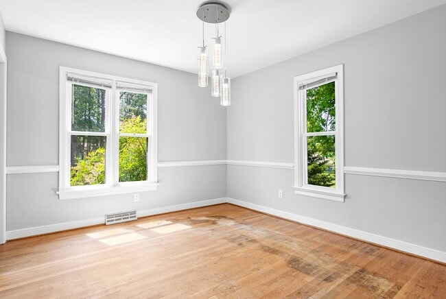 Building Photo - $2,500 / 3 br / 3 ba / 1,750 sqft