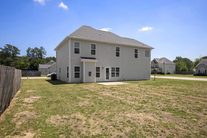Building Photo - 121 Feathers Ln