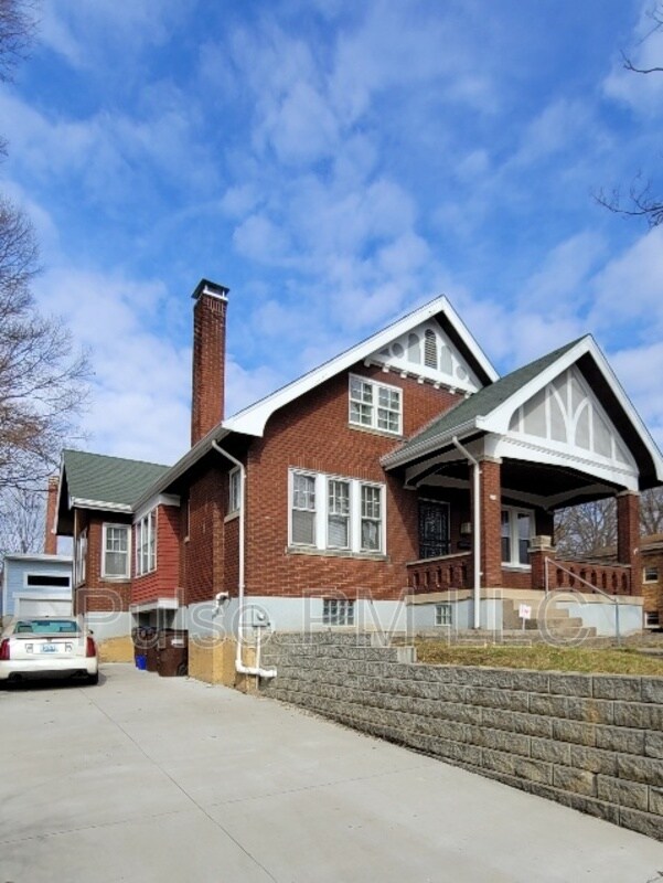 Building Photo - 204 E 26th St