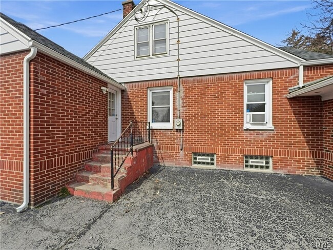 Building Photo - 429 Lionel Ave