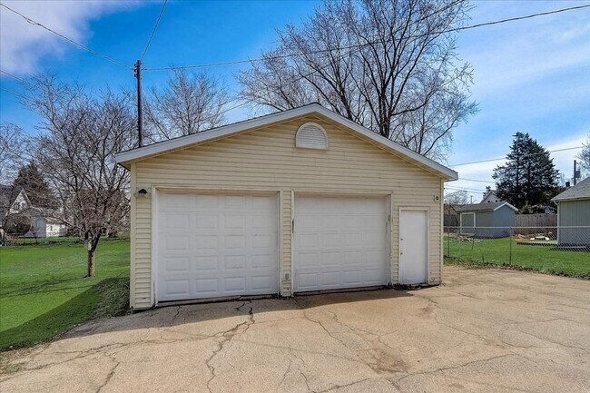 Building Photo - 4Bed/2Bath - Home For Rent in Fort Atkinson