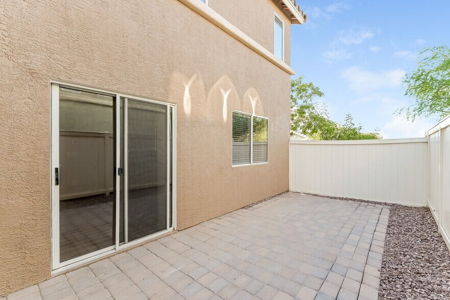 Building Photo - 981 Medina De Leon Ave