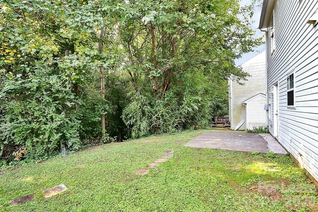 Building Photo - 1215 McAllister Dr