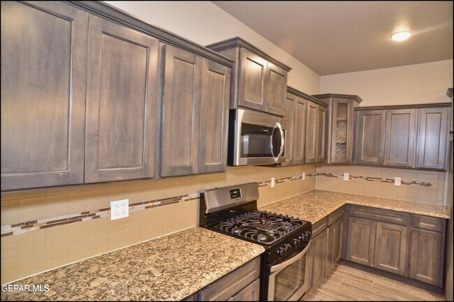 Building Photo - 2120 Thomas Lackland St