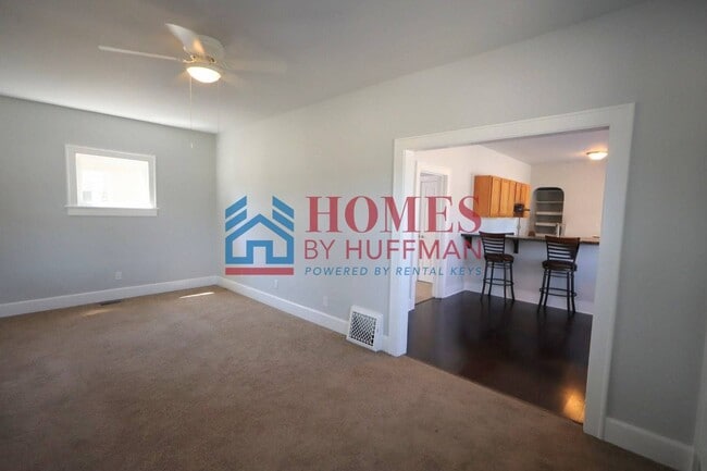 Building Photo - Two Bedroom House