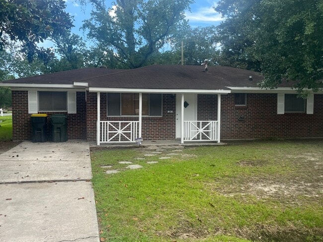 Building Photo - 21 Merrydell Dr