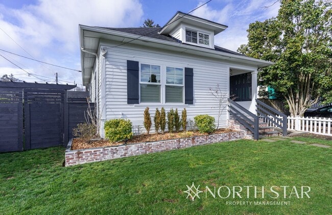 Building Photo - Coming Soon!  Remodeled Sellwood Bungalow