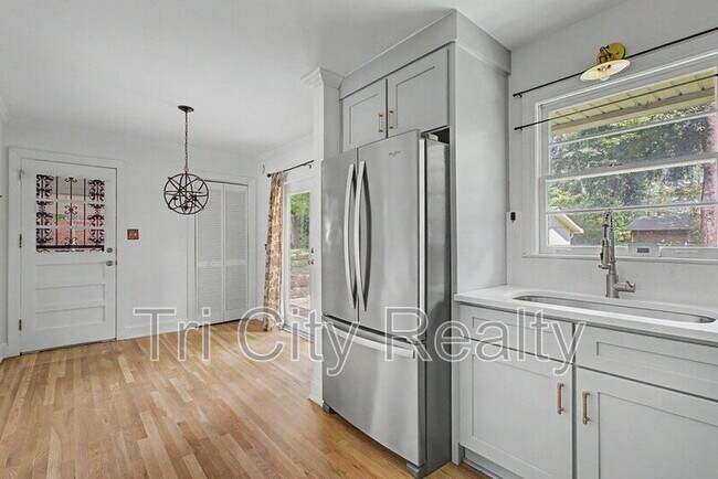 Building Photo - 212 Hilltop Dr