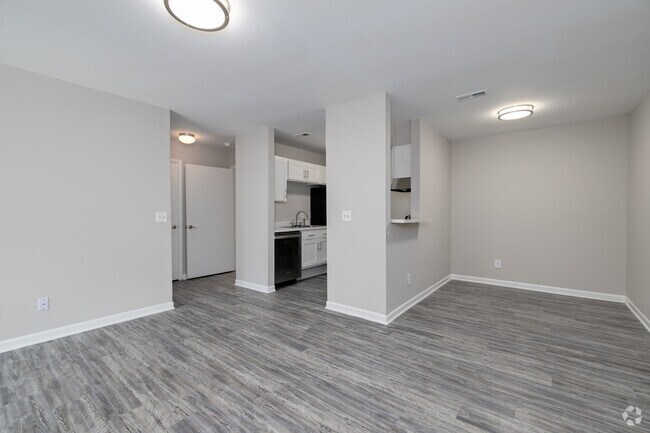 1BR, 1BA - 635SF Living Room - Juniper Ridge I