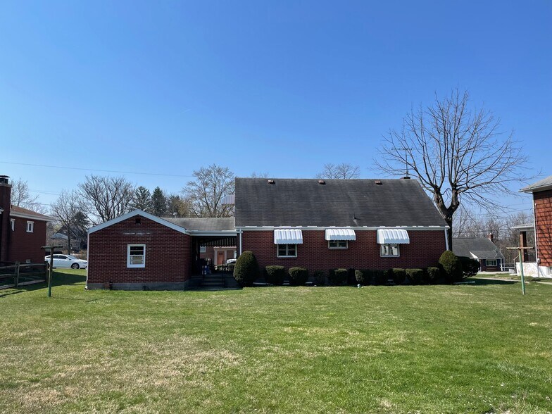 Building Photo - 4517 Lincoln Ave