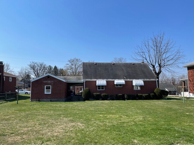 Building Photo - 4517 Lincoln Ave