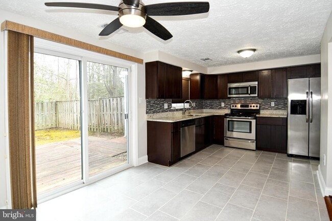 Building Photo - 1586 Pin Oak Dr