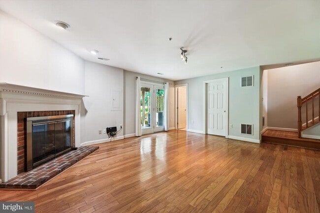 Building Photo - 21 Sterling Ct