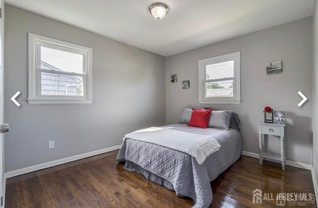 Building Photo - 308 Oak Pl