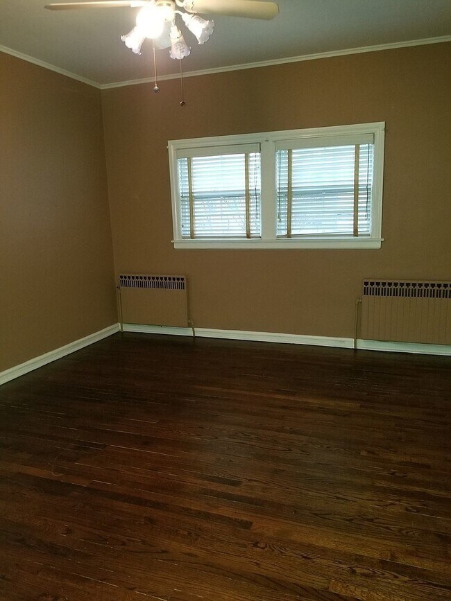 Building Photo - 6826 N Knox Ave