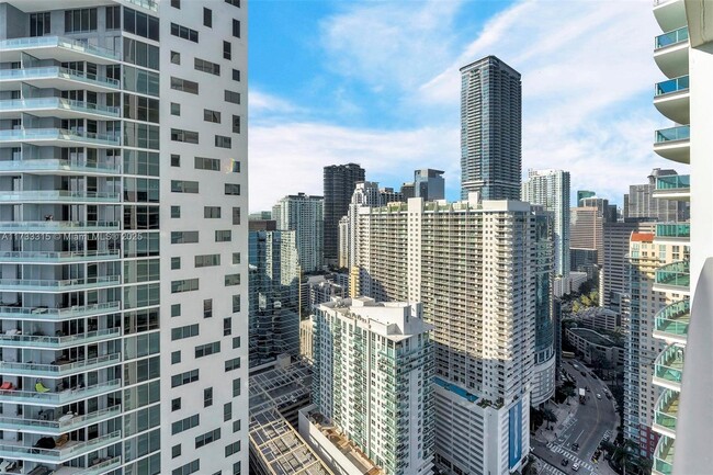 Building Photo - 1331 Brickell Bay Dr