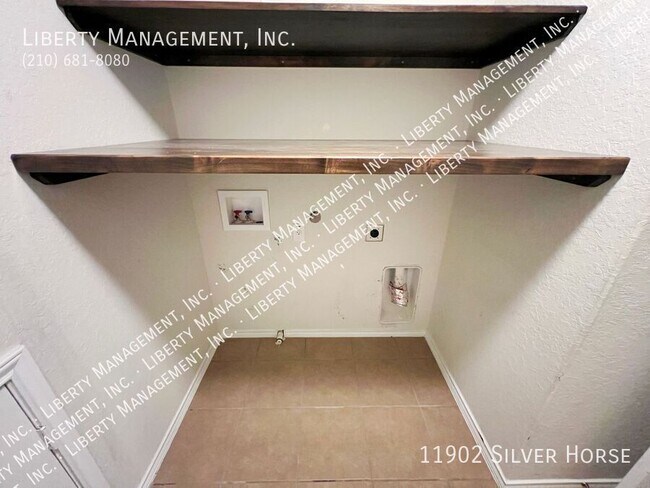 Building Photo - 11902 Silver Horse