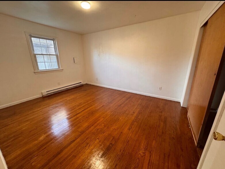 Building Photo - 1007 W 36th St