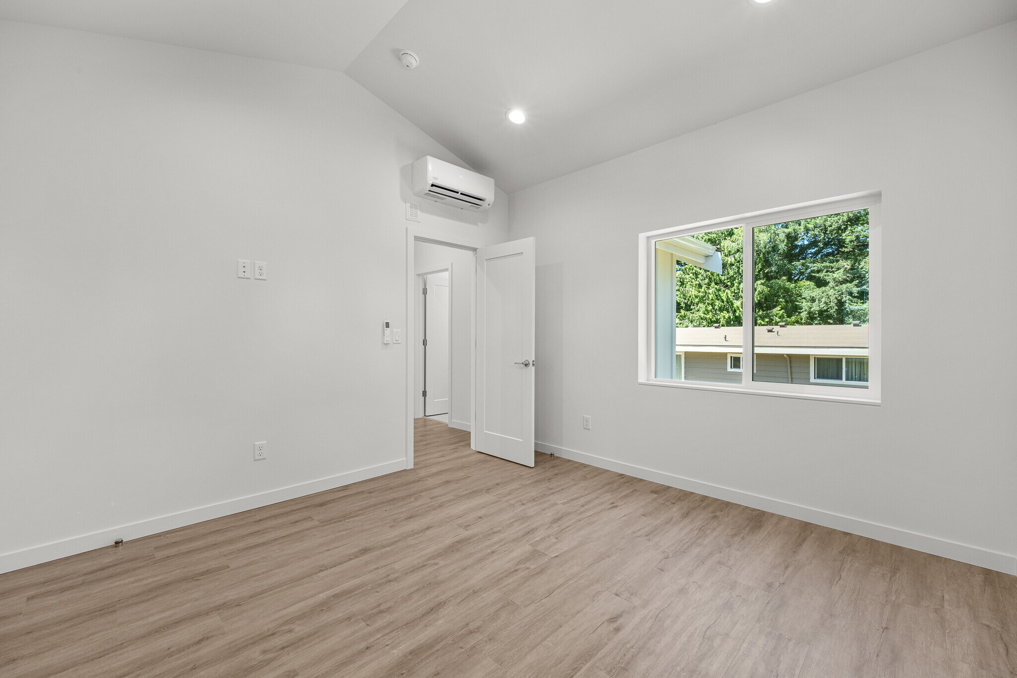 Building Photo - 2546 NE 143rd St