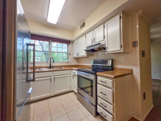 Building Photo - 7758 New Providence Dr