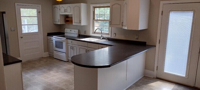 Building Photo - 7131 W State Hwy 22