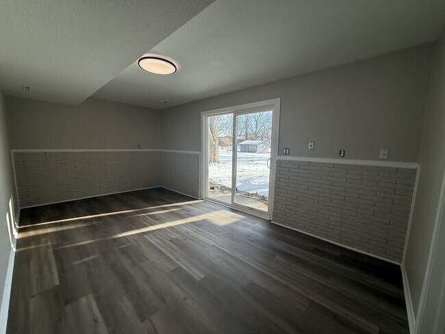 Building Photo - 1001 Caroline Terrace