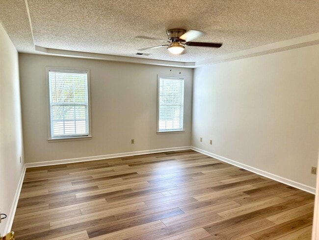 Building Photo - 680 Duncan Dr