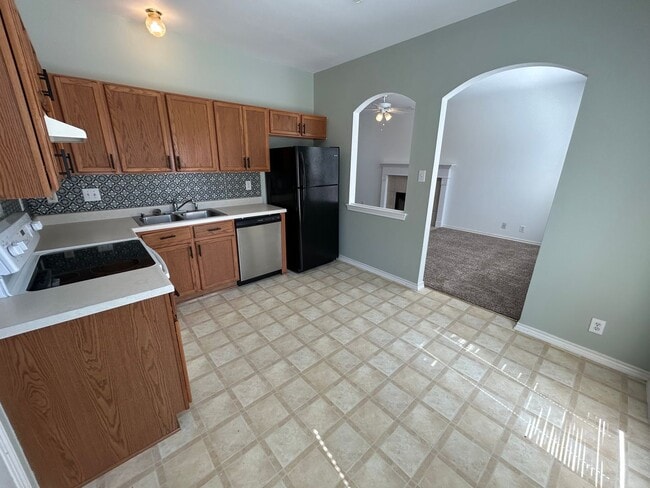 Building Photo - *COMING SOON* Charming Two-Story Home in Stone Oak With Fenced Backyard!