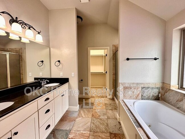 Building Photo - 2412 SE 92nd Terrace