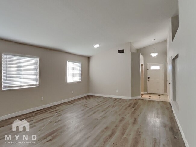 Building Photo - 5304 Del Lago Dr