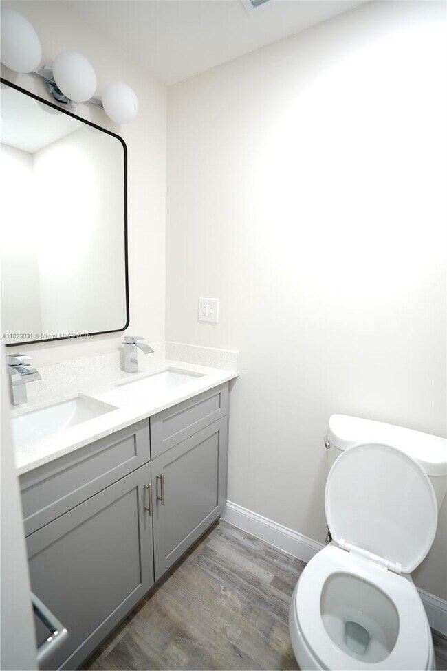 Building Photo - 2573 Conroy Dr