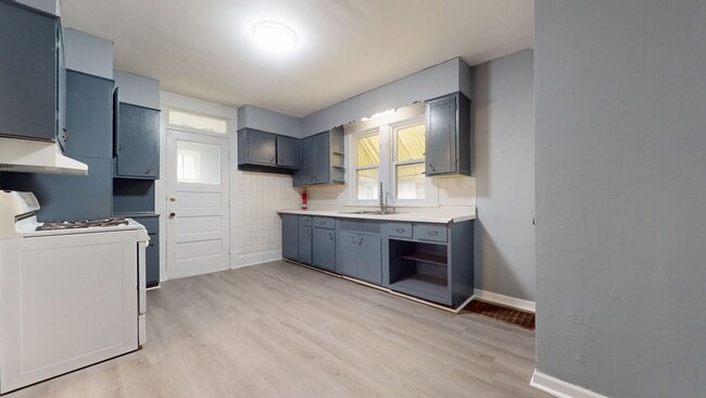 Building Photo - 252 Elmwood Dr