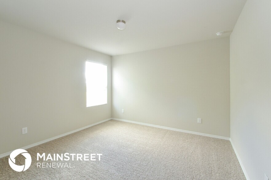 Building Photo - 5002 Everett Loop
