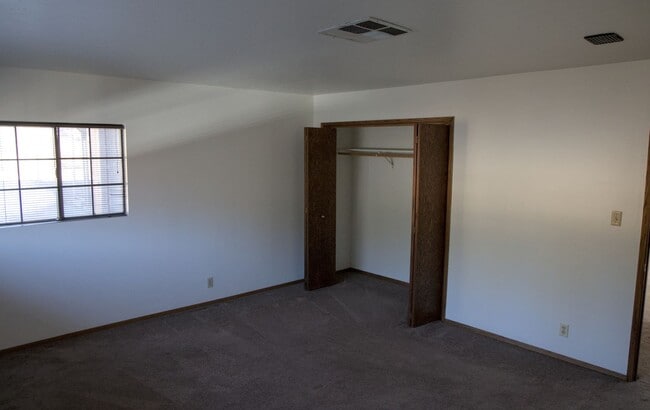 Building Photo - Spacious 3 Bedroom 2 Bathroom in Big Bear Lake