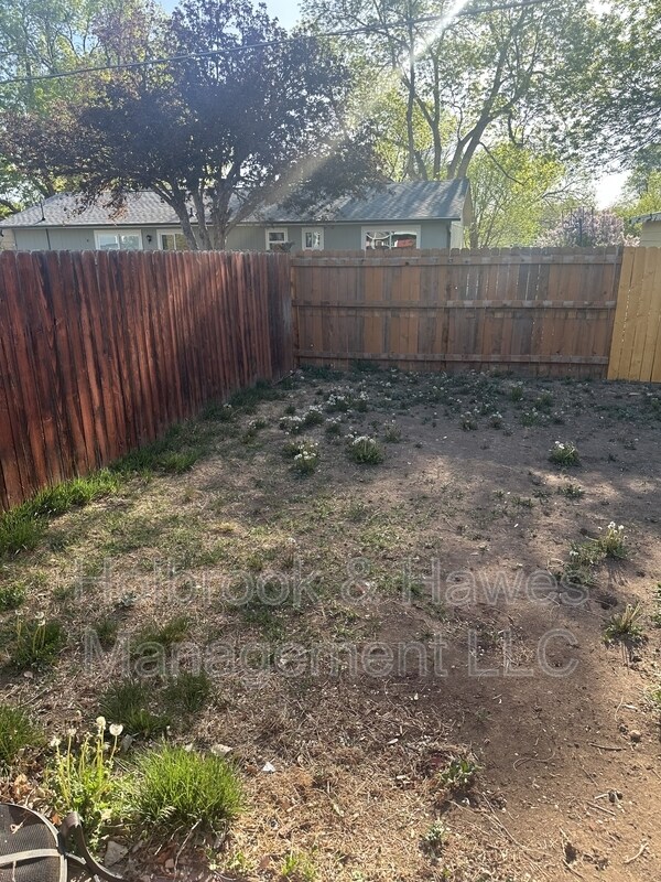 Building Photo - 540 Irish Dr