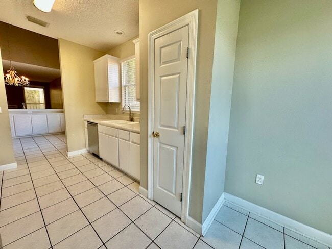 Building Photo - 302 Cll Escada