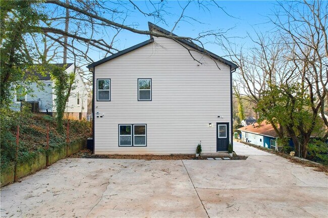 Building Photo - 1386 Elizabeth Ave SW
