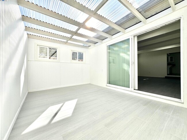 Building Photo - 15560 Calgary St