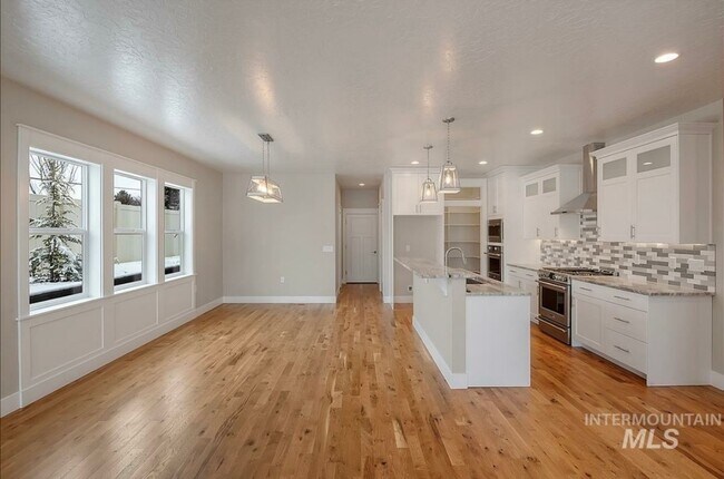 Building Photo - Beautiful Custom Single Level Boise Home A...
