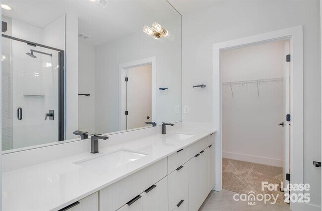 Building Photo - 1225 Minter Pl