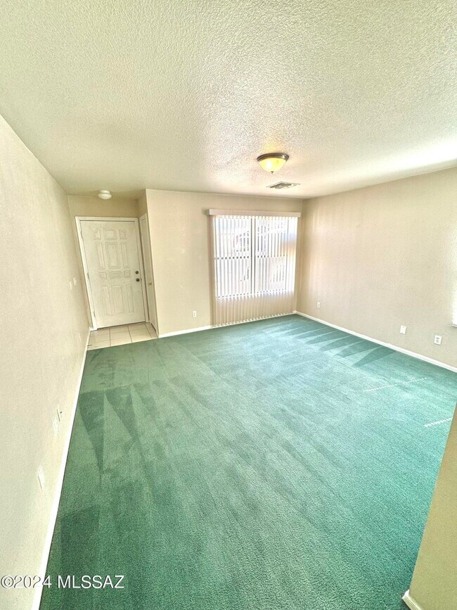 Building Photo - 7846 E Rooner Dr