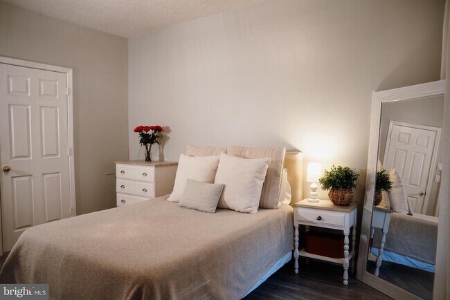 Building Photo - 4408 Helmsford Ln