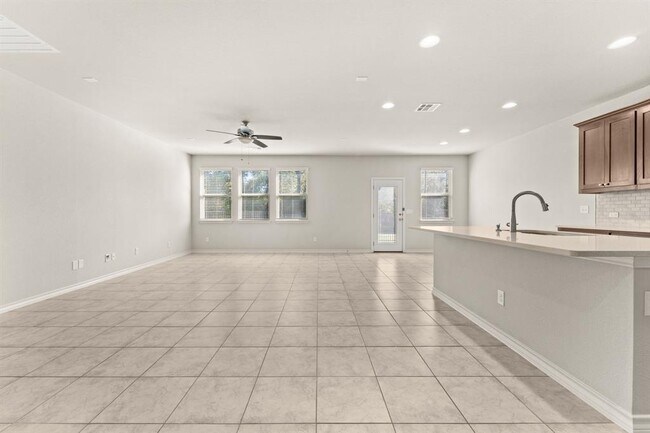 Building Photo - 740 Aliso Trail