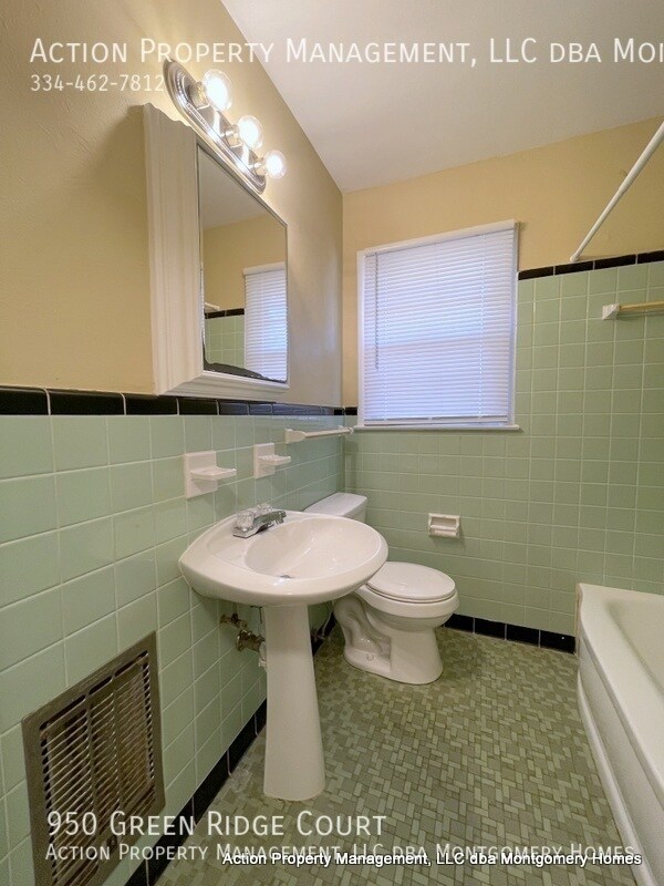 Building Photo - 950 Green Ridge Ct