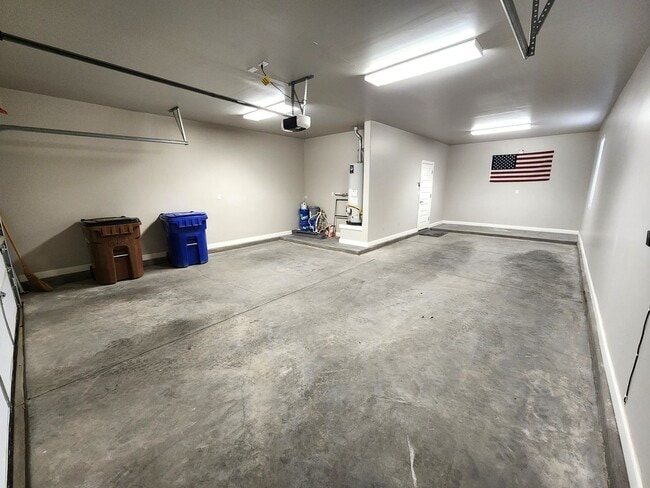 Building Photo - 6221 Quicksilver St