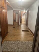 Building Photo - 618 Leonard Ave