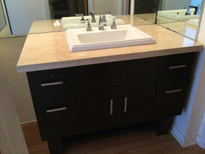 Building Photo - 5201 Orduna Dr